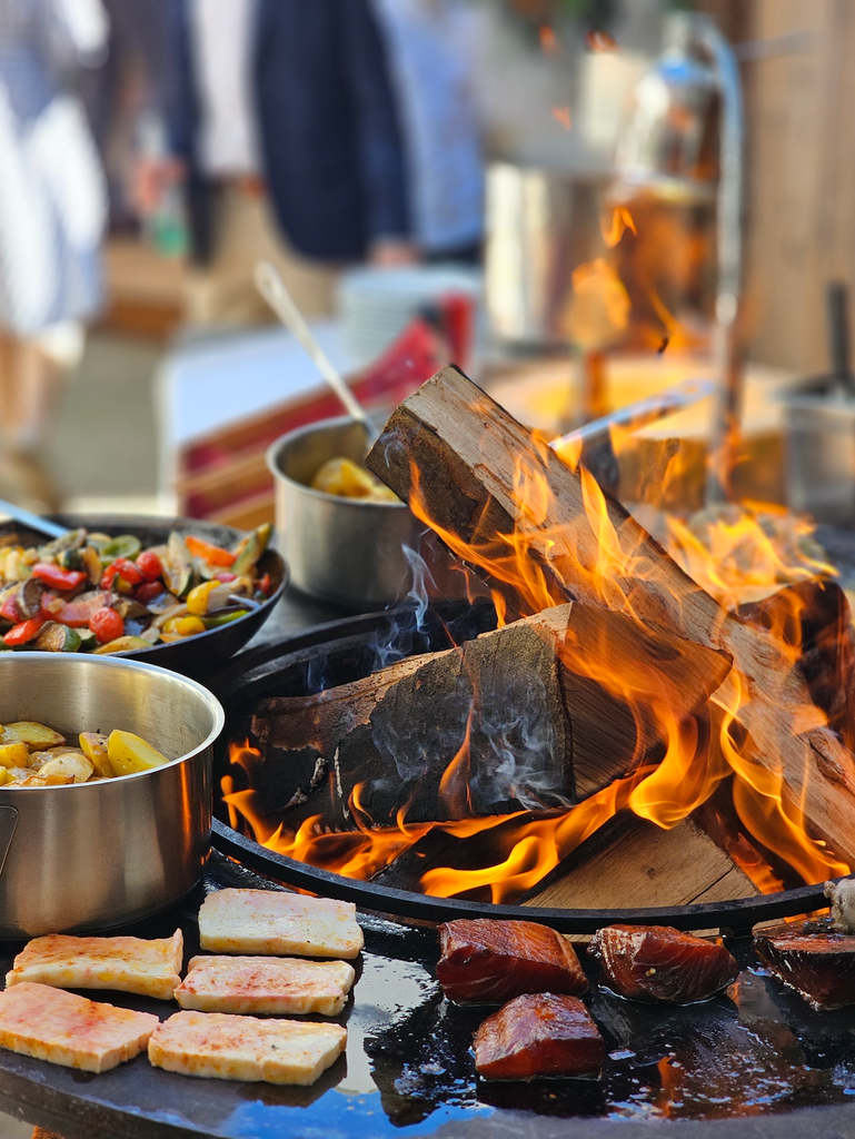 „Wenn’s knistert, wird’s besonders“ – Kulinarische Highlights für eure Hochzeit mit Knister’s Kitchen